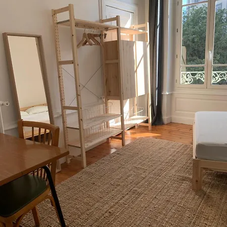 Apartment Spacieux Et Lumineux Place Delille